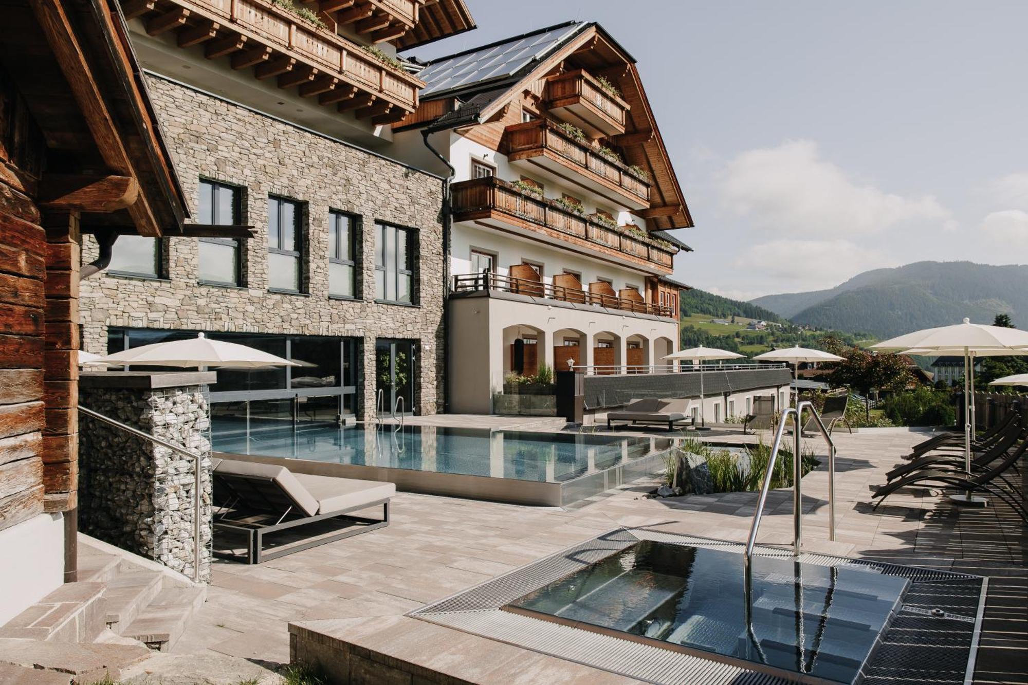 Almgut - Mountain Wellness Hotel Sankt Margarethen im Lungau Ngoại thất bức ảnh