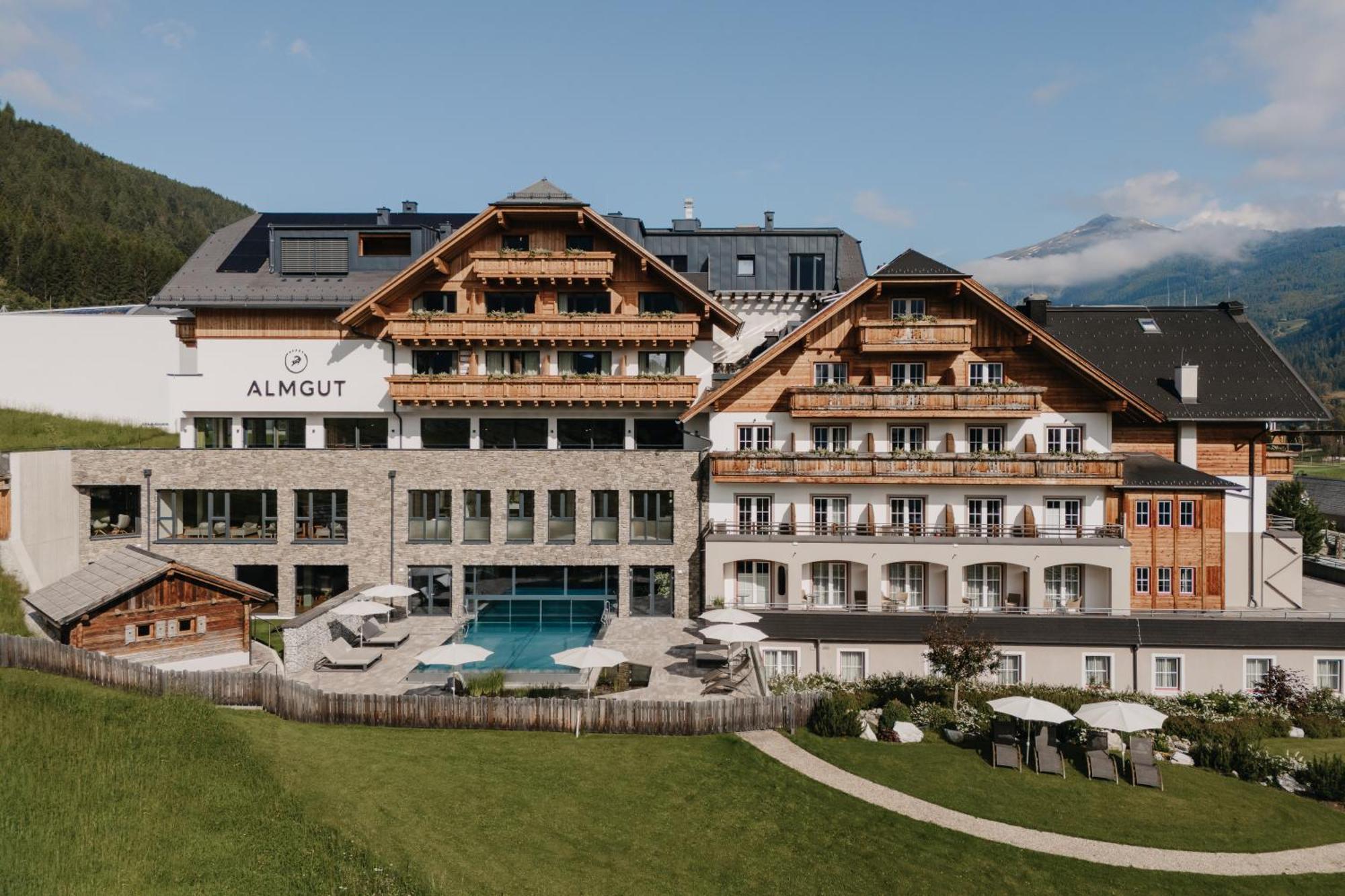Almgut - Mountain Wellness Hotel Sankt Margarethen im Lungau Ngoại thất bức ảnh